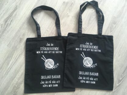 Tygkasse ”Stickberoende”